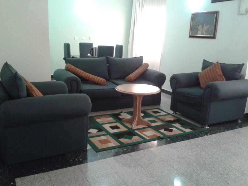 Premium Room | Living area | Plasma TV