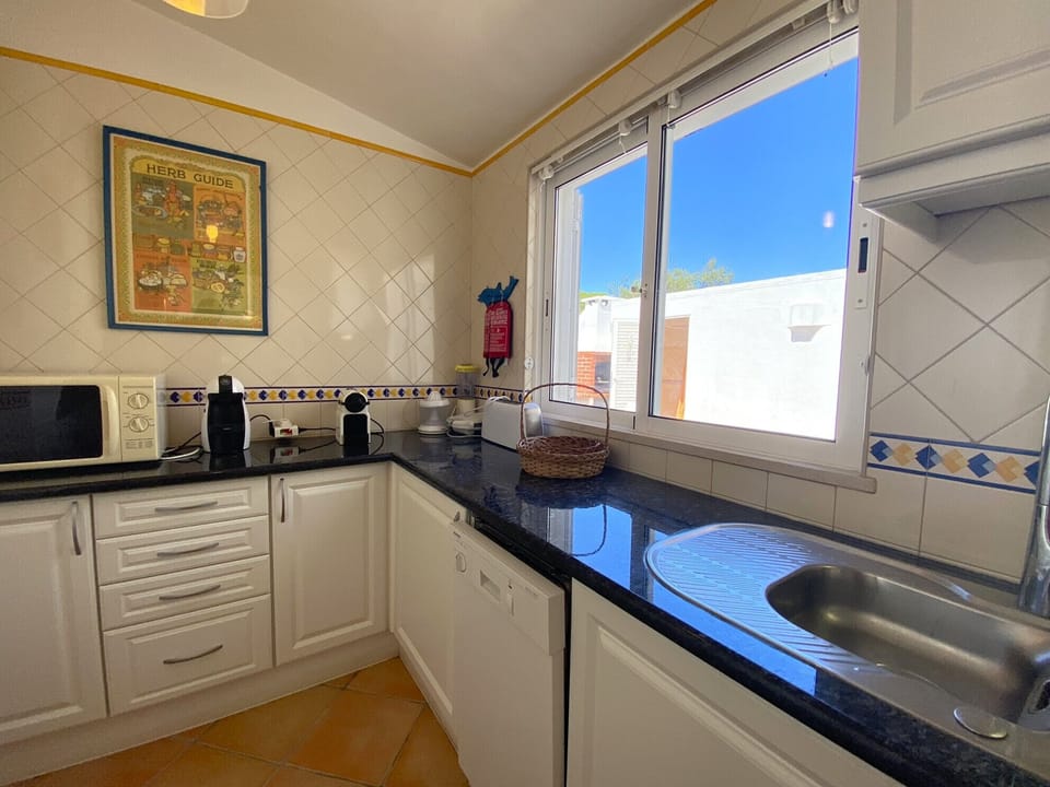 Apartment, 2 Bedrooms, 2 Bathrooms | Private kitchen | Coffee/tea maker, microwave, oven, electric kettle