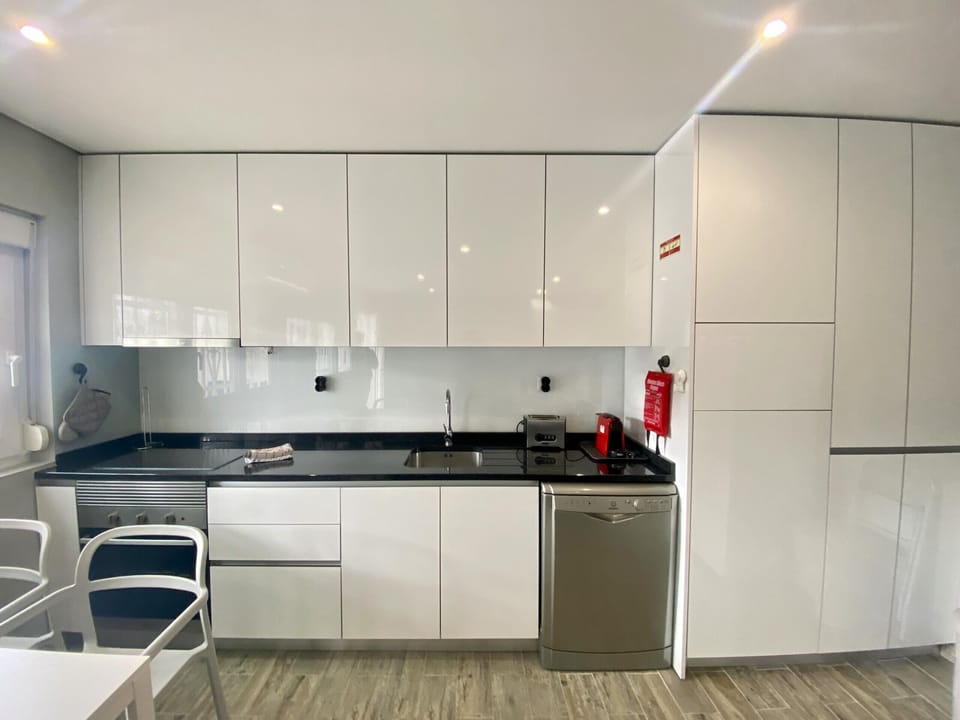 Apartment, 2 Bedrooms, 2 Bathrooms | Private kitchen | Microwave, oven, dishwasher, coffee/tea maker