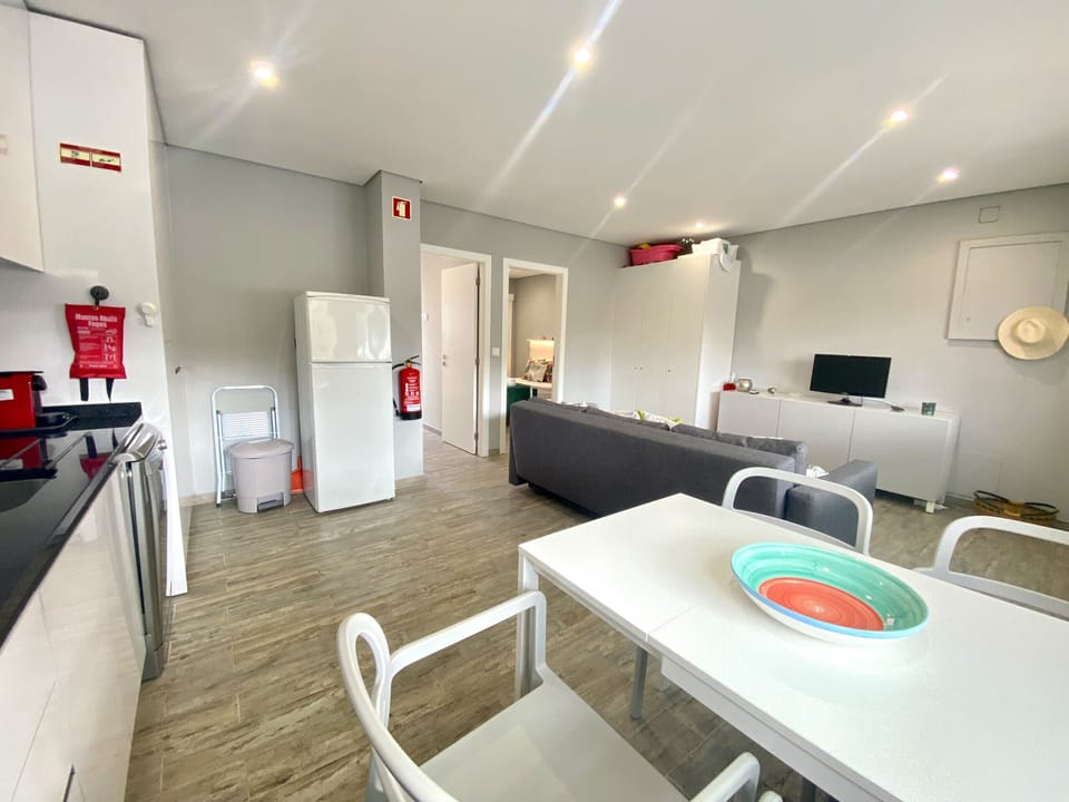 Apartment, 2 Bedrooms, 2 Bathrooms | In-room dining