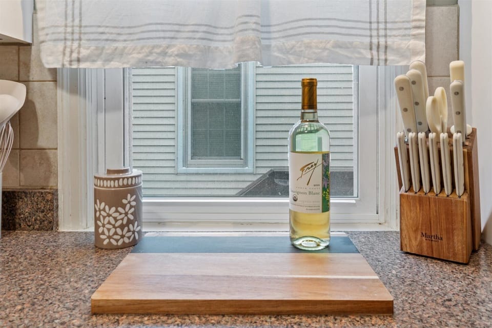 Wine, board for charcuteries, and knife set