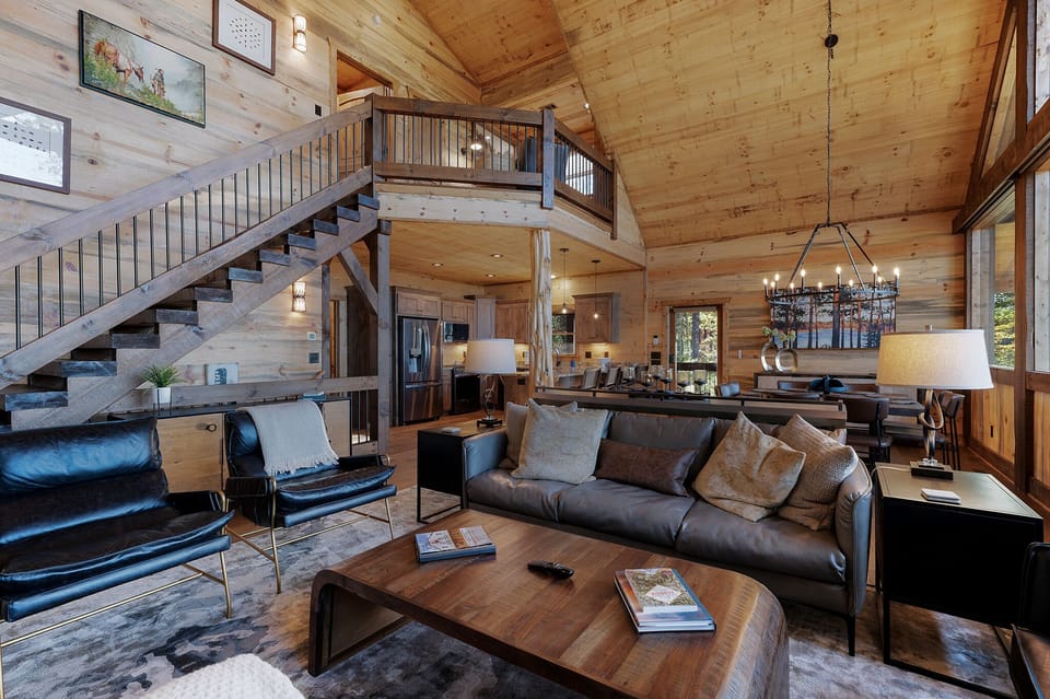 Eagle Ridge - Entry Level Living Room