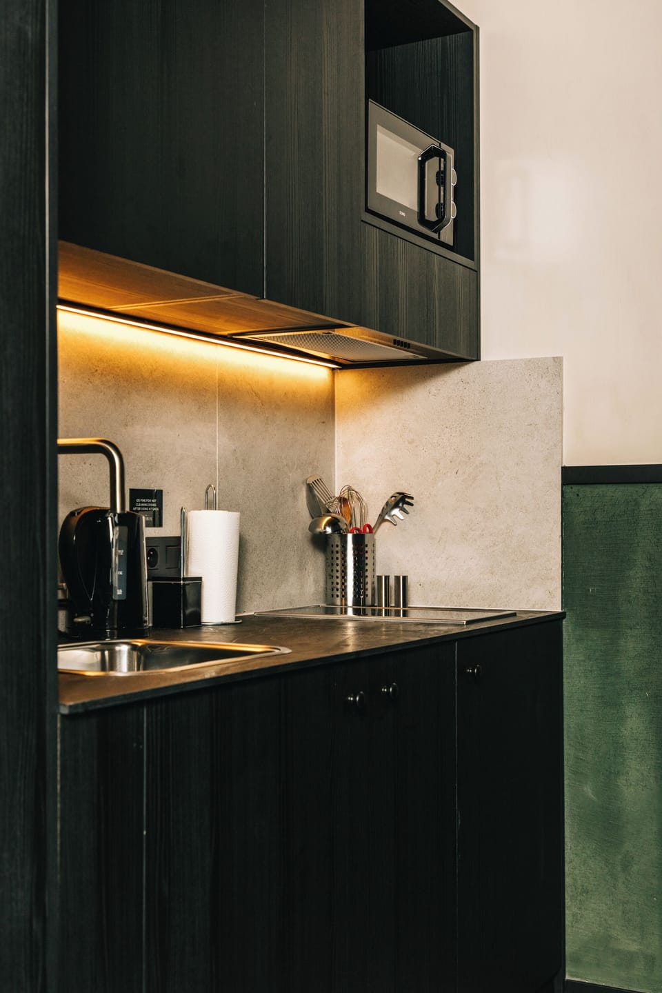 Deluxe Studio | Private kitchenette | Fridge, microwave, stovetop, electric kettle