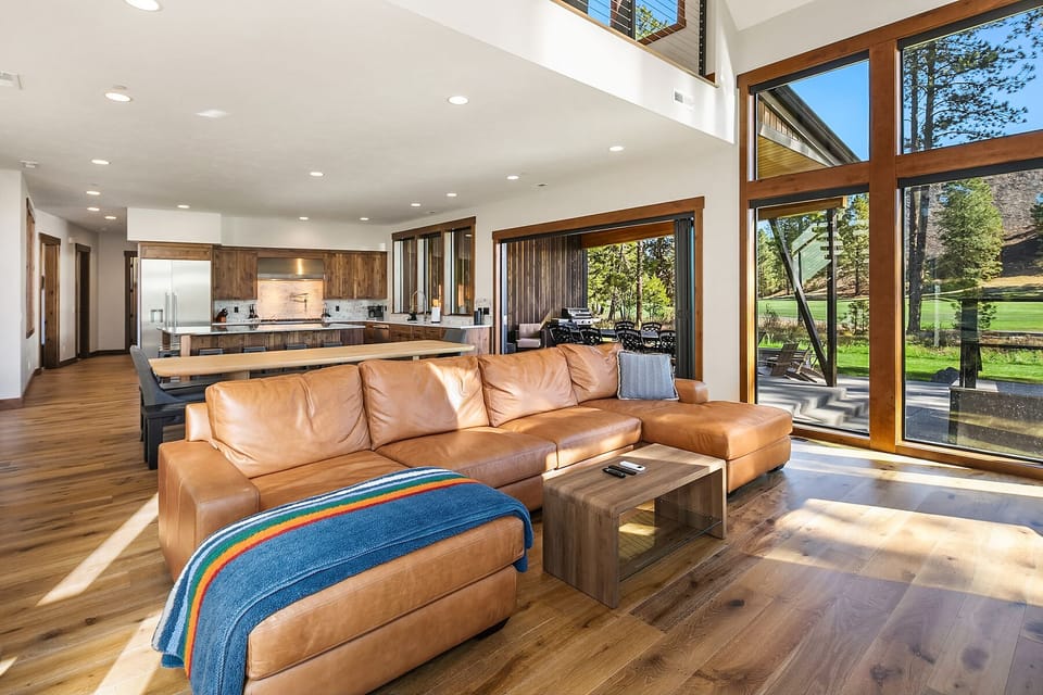 9 Wines: - Comfortable leather sectional in the great room.