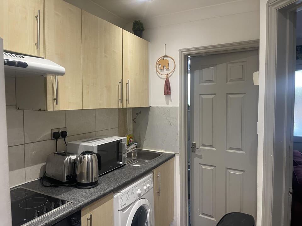 Apartment | Private kitchen | Fridge, microwave, oven, stovetop