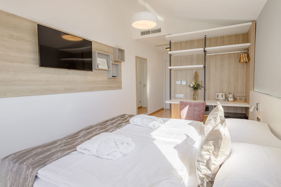 Comfort Double or Twin Room | Desk, laptop workspace, free WiFi, bed sheets