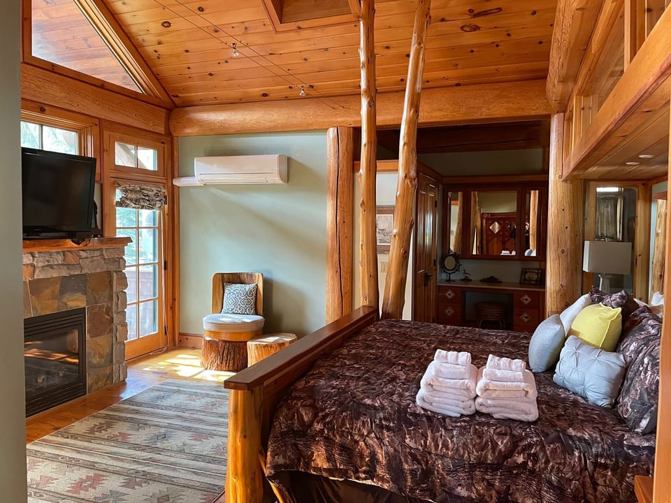 Luxury Chalet | 3 bedrooms, iron/ironing board, WiFi (free), bed sheets
