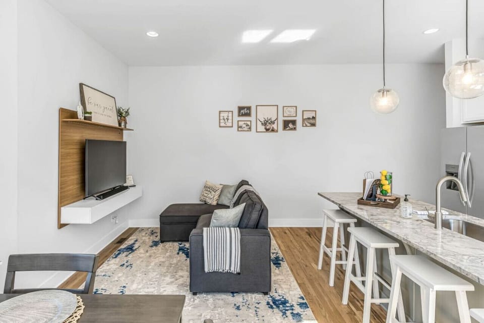 Open Concept Living Room & Kitchen w/ Pullout Couch