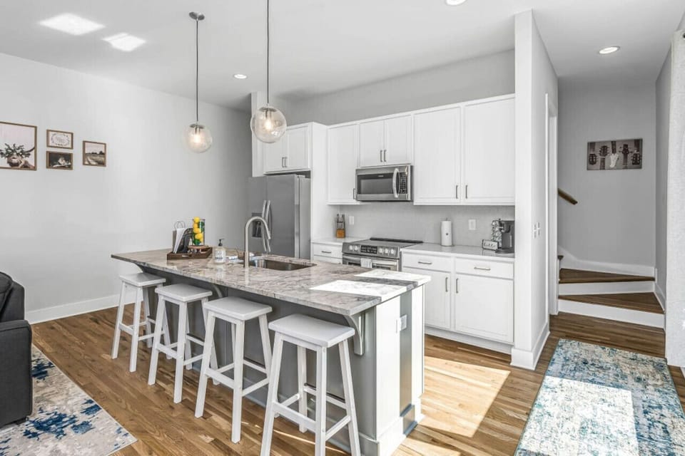 Stocked Kitchen w/ Luxury Finishes