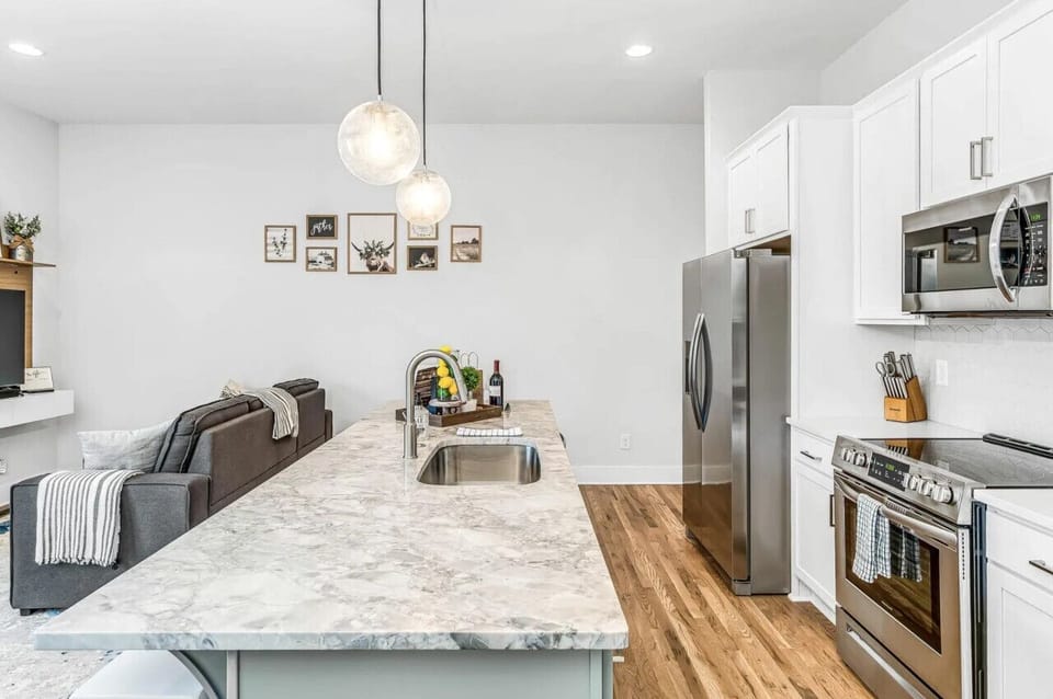 Stocked Kitchen w/ Luxury Finishes
