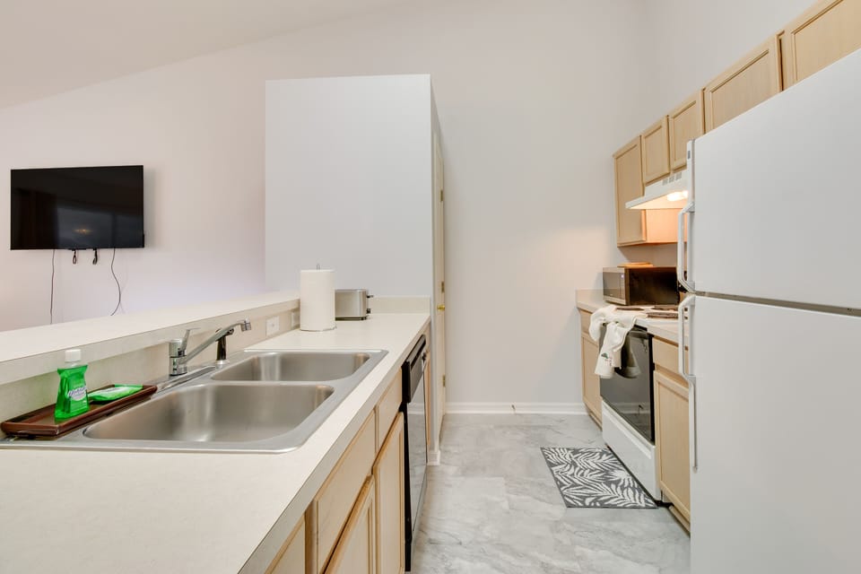 Kitchen | Equipped w/ Cooking Basics
