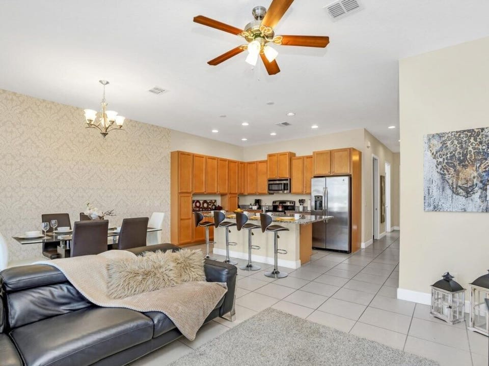 008-living-room.jpg
