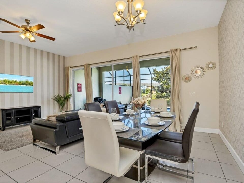 007-dining-area.jpg