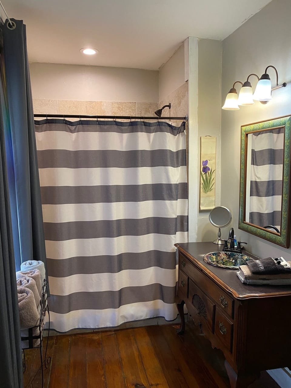 Vineyard | Bathroom | Shower, hair dryer, towels, soap