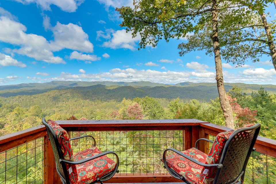 Wraparound Deck | Mountain Views