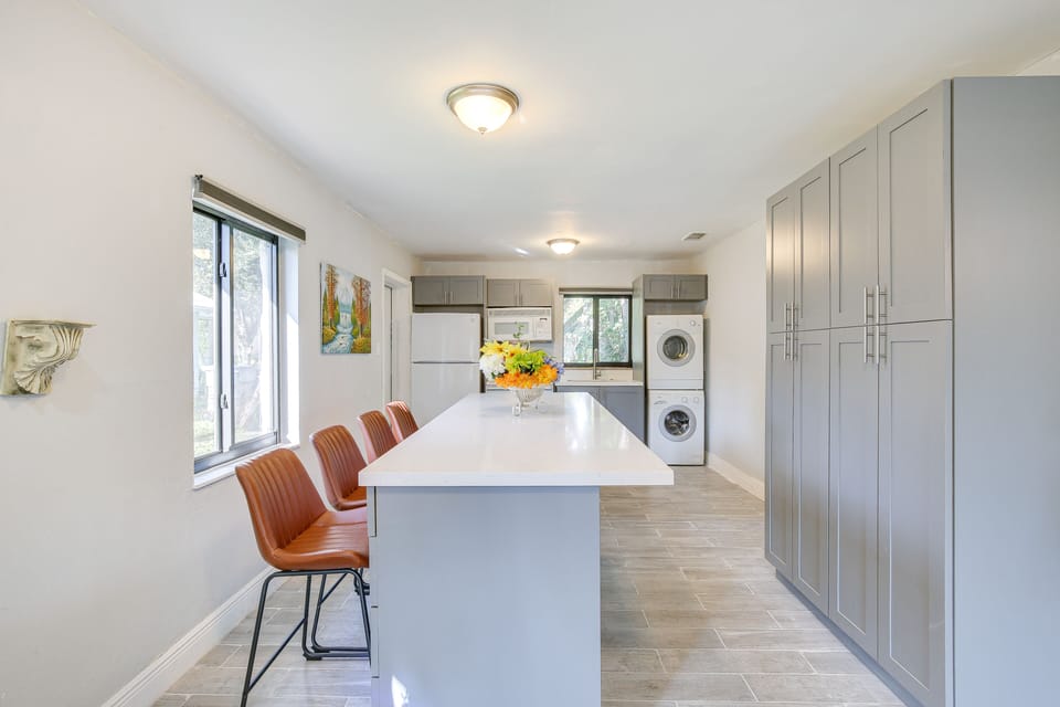 Dining Area | Breakfast Bar | Dishware/Flatware
