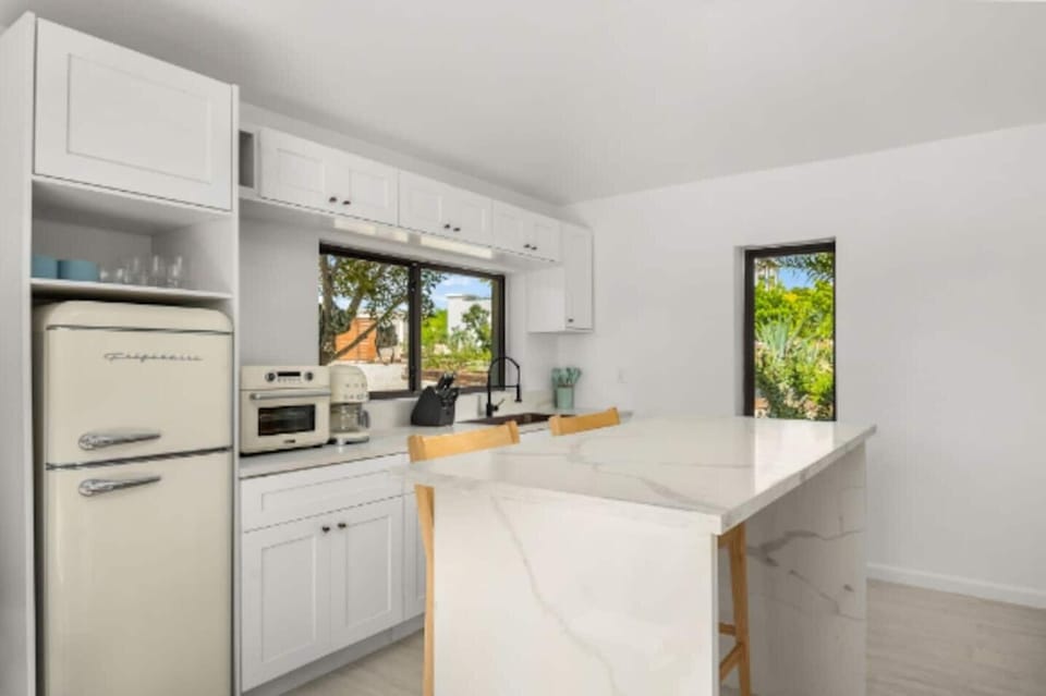 Cozy classic appliances awaits in the kitchen.