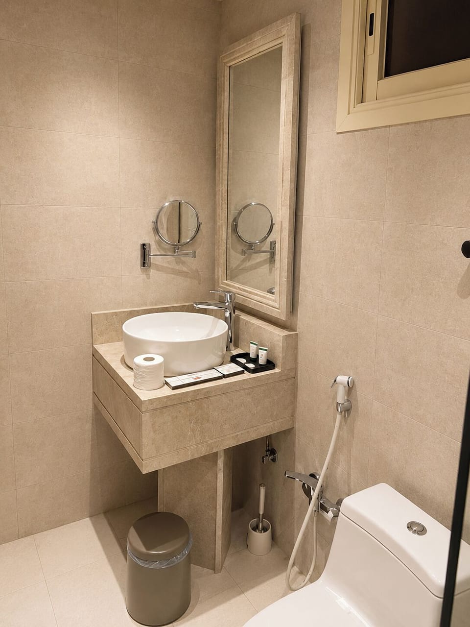 Classic Room | Bathroom | Combined shower/tub, rainfall showerhead, hair dryer, bidet