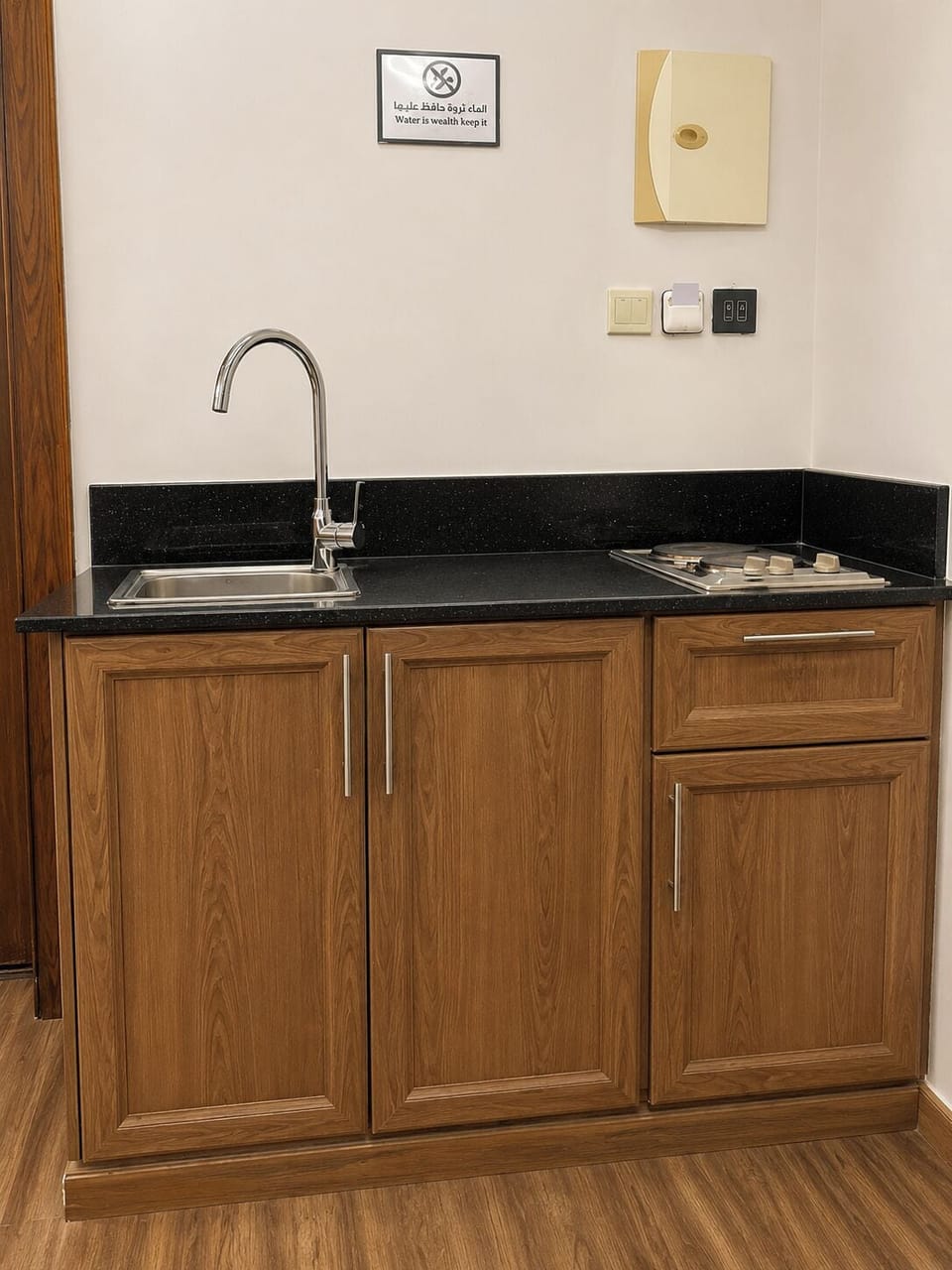 Classic Room | Private kitchen | Mini-fridge, oven, coffee/tea maker, electric kettle