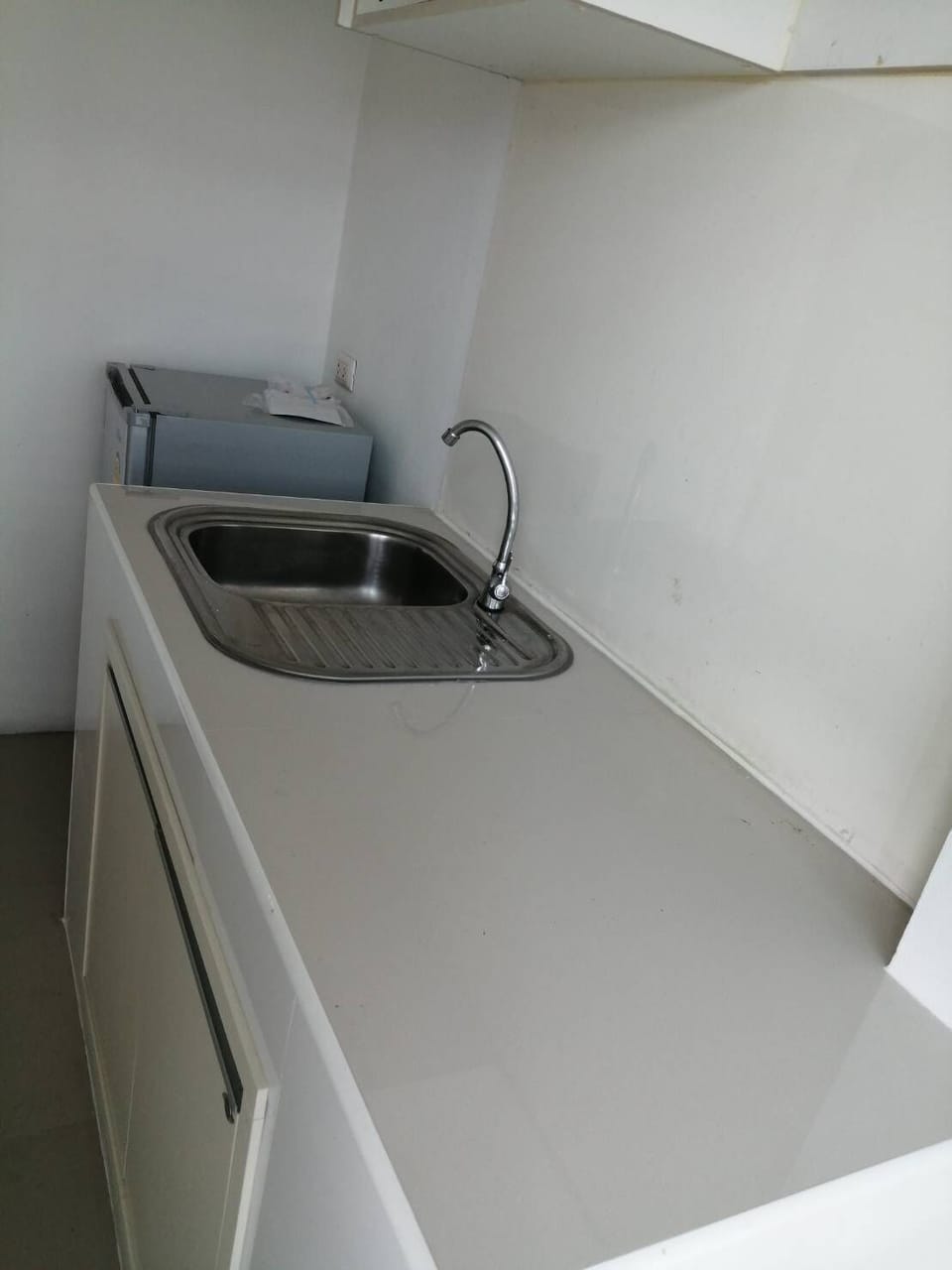 Deluxe Studio - Room B | Private kitchen