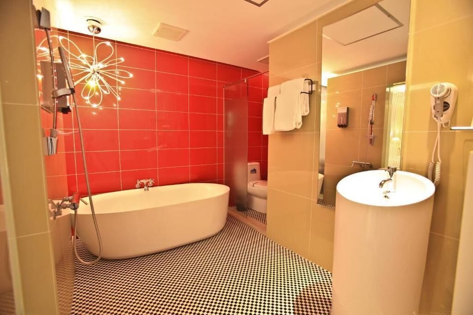 Deluxe Room | Desk, WiFi (free)