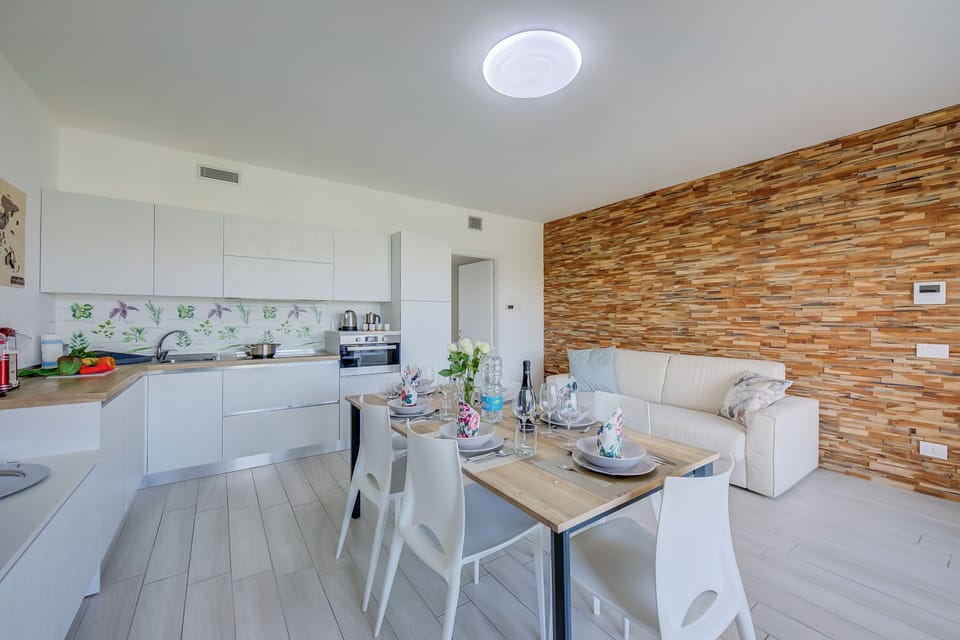 Family Apartment, Multiple Bedrooms (Una Meta Tra Gli Ulivi) | Dining