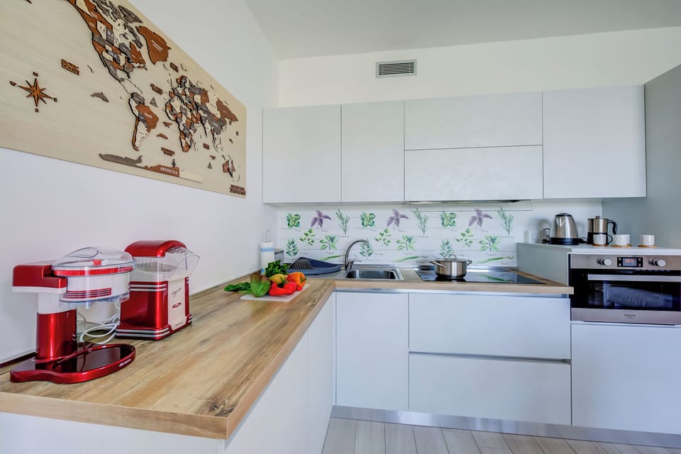 Family Apartment, Multiple Bedrooms (Una Meta Tra Gli Ulivi) | Private kitchen | Fridge, microwave, oven, stovetop