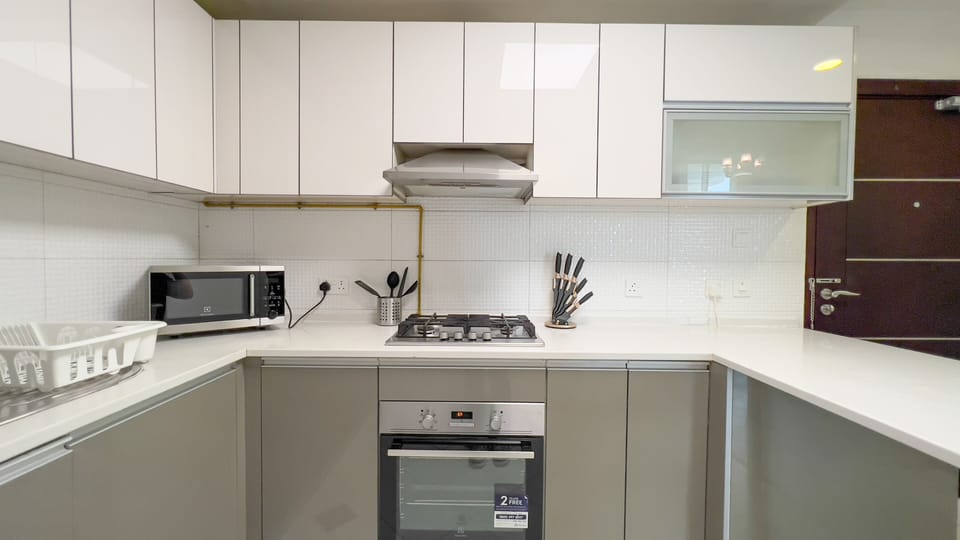 Classic Apartment | Private kitchen | Fridge, microwave, oven, electric kettle