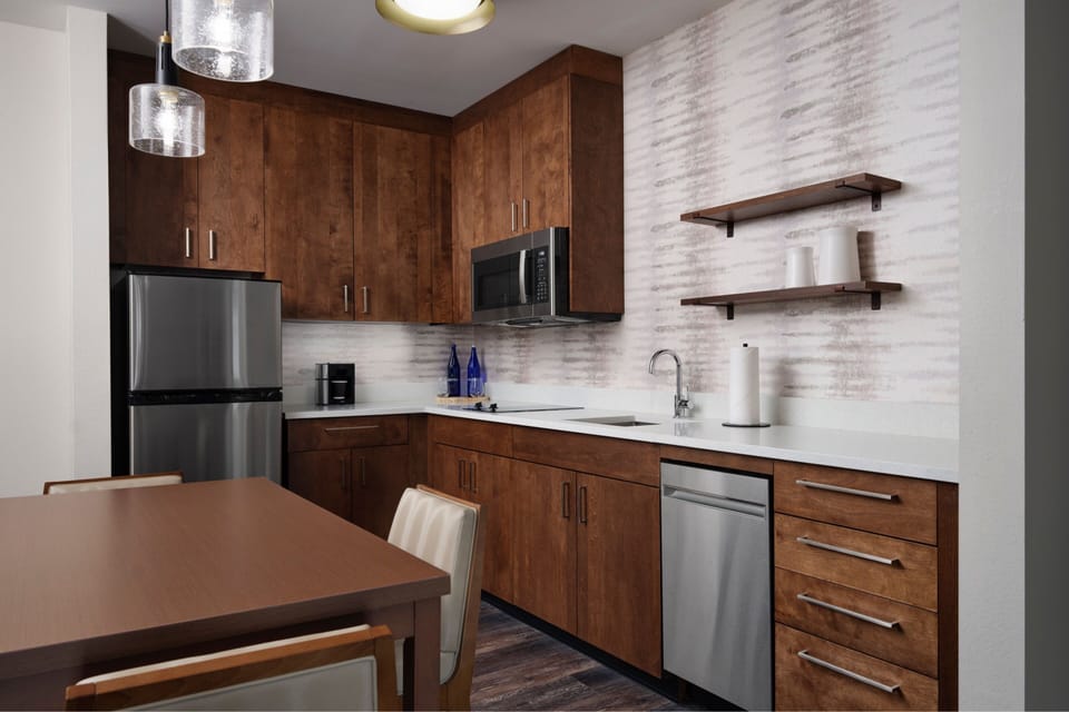 Suite, 1 Bedroom | Private kitchen | Coffee/tea maker, microwave, eco-friendly cleaning products
