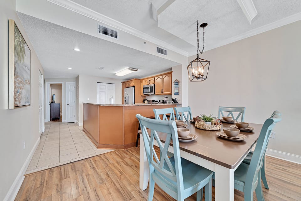 Dining for 6 - Coastal elegance meets relaxed dining in this inviting space.
