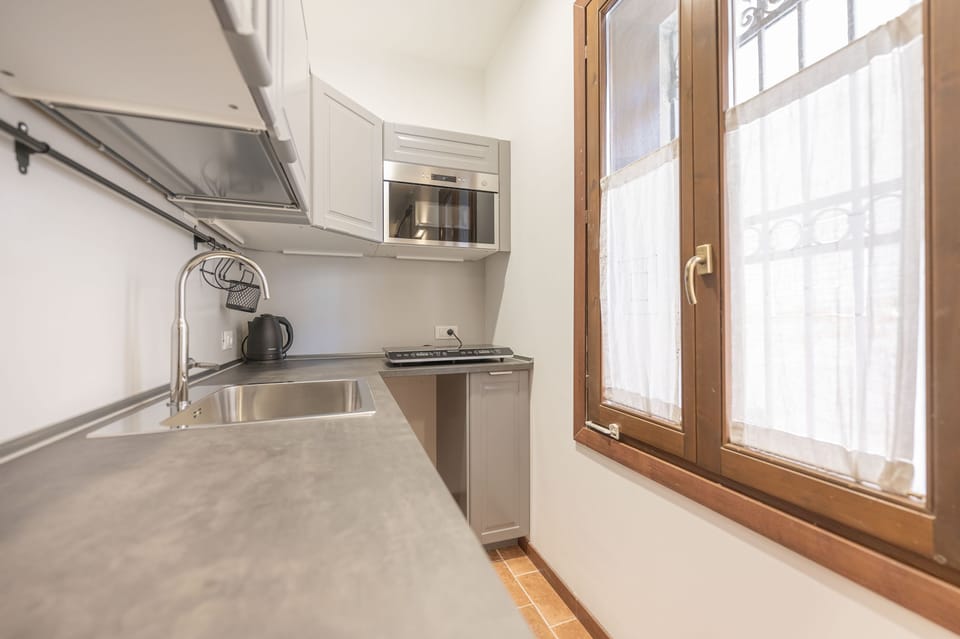 Comfort Apartment, 1 Bedroom | Private kitchen | Full-size fridge, microwave, stovetop, electric kettle