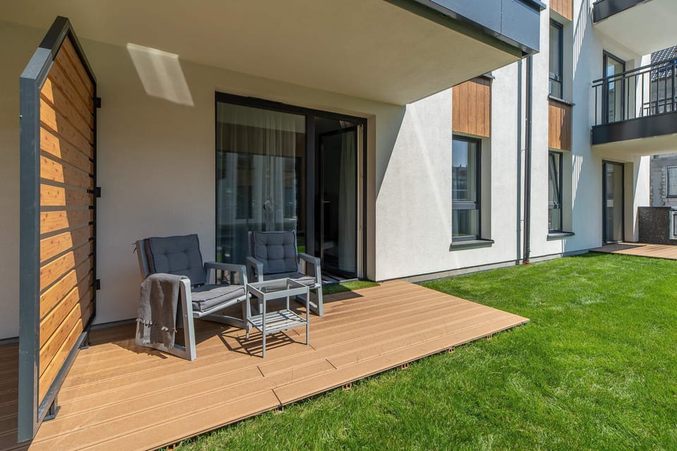 Terrace with table and chairs.