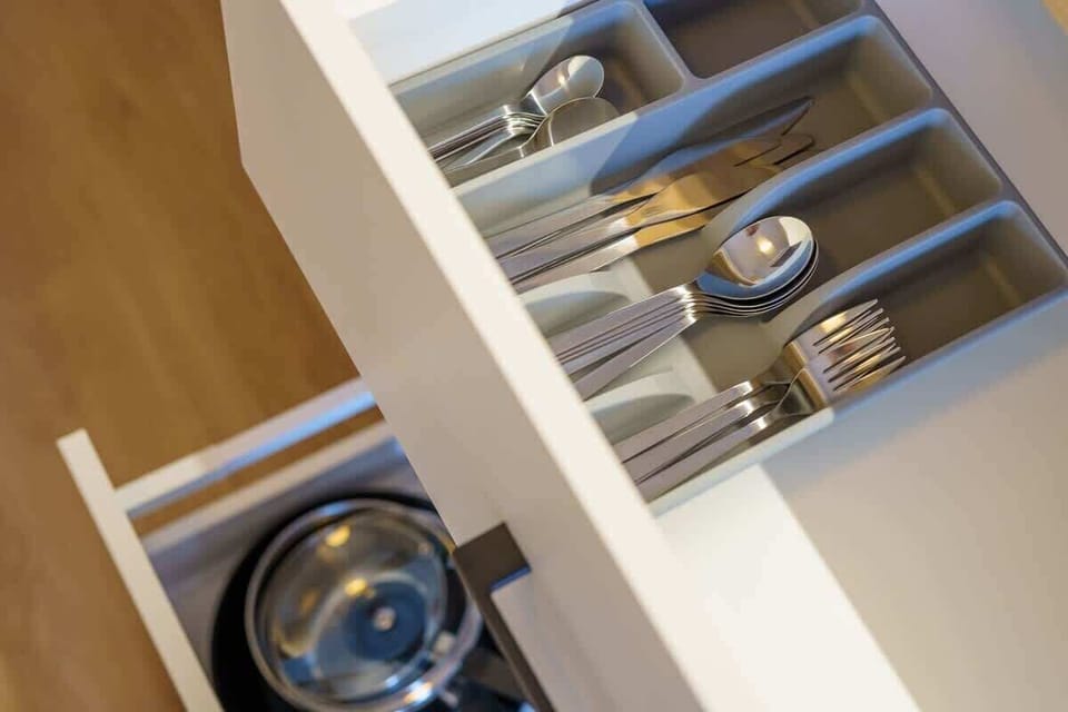 Kitchenette with plenty of kitchen utensils and dishes. 