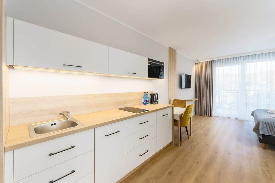 Fully equipped kitchenette. 