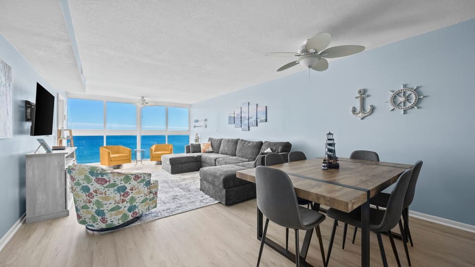 Edgewater West 82 - Living & Dining area
