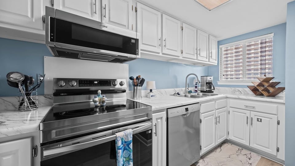 Edgewater West 82 - Fully equipped Kitchen
