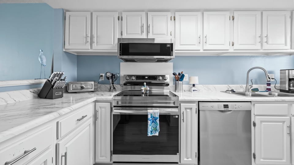 Edgewater West 82 - Fully equipped Kitchen