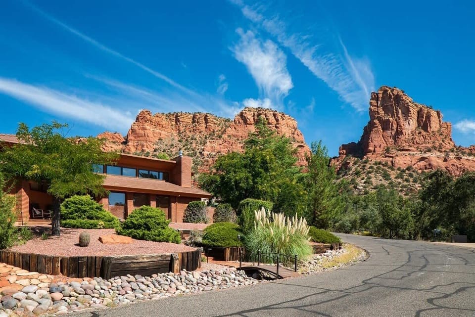 And surround yourself with breathtaking Sedona views
