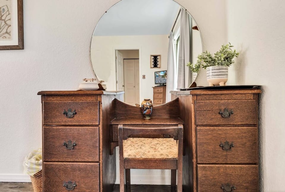 Desk/vanity/drawers for storage during your stay.