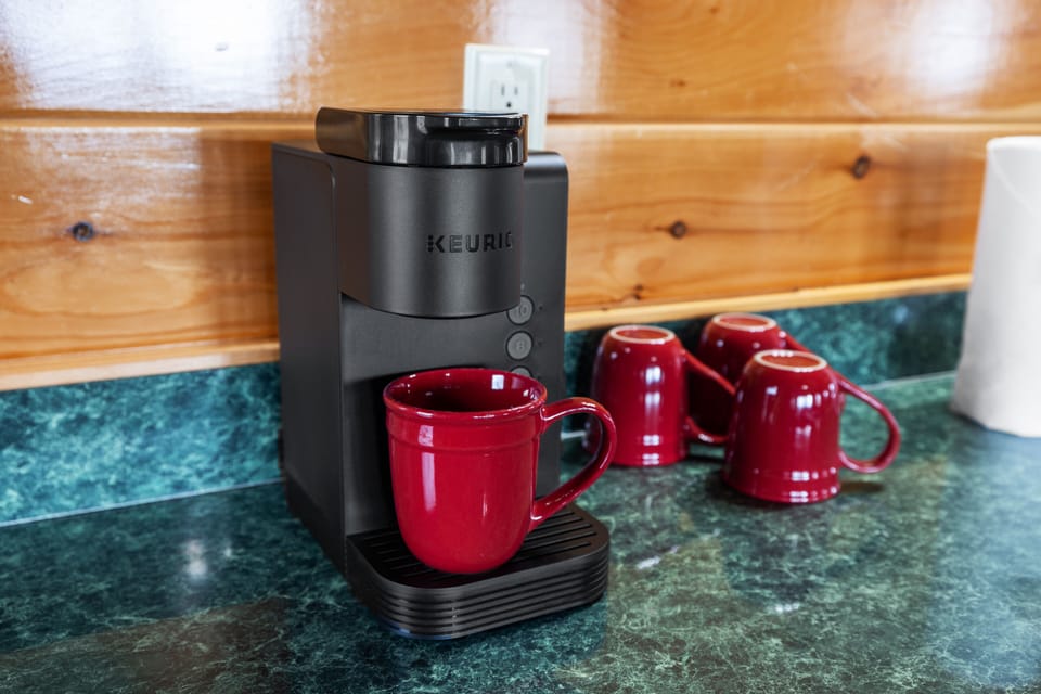 Cabin, 6 Bedrooms | Coffee and/or coffee maker
