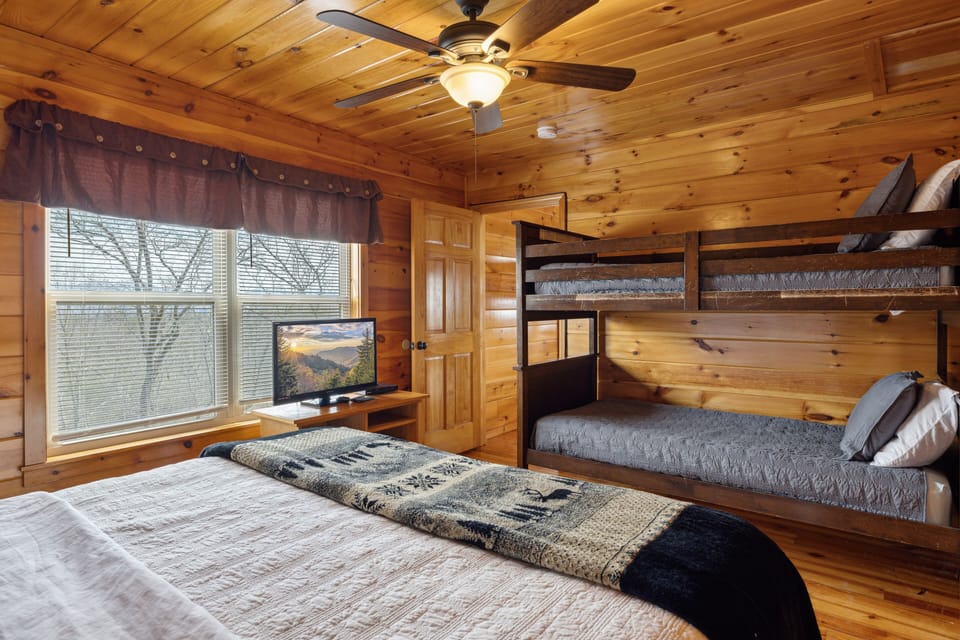 Cabin, 6 Bedrooms | 6 bedrooms, WiFi (free)