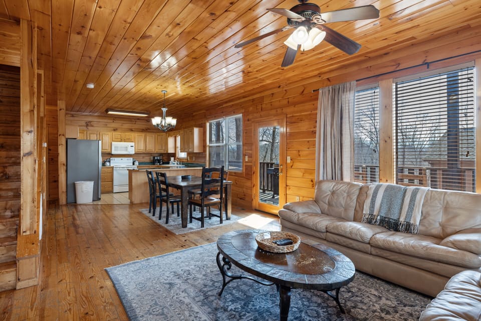 Cabin, 6 Bedrooms | Interior