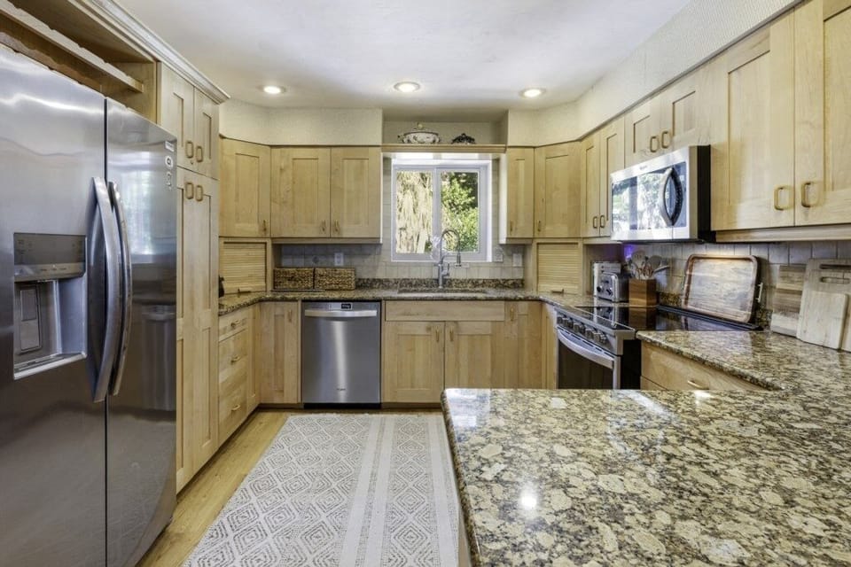 House, 4 Bedrooms | Private kitchen