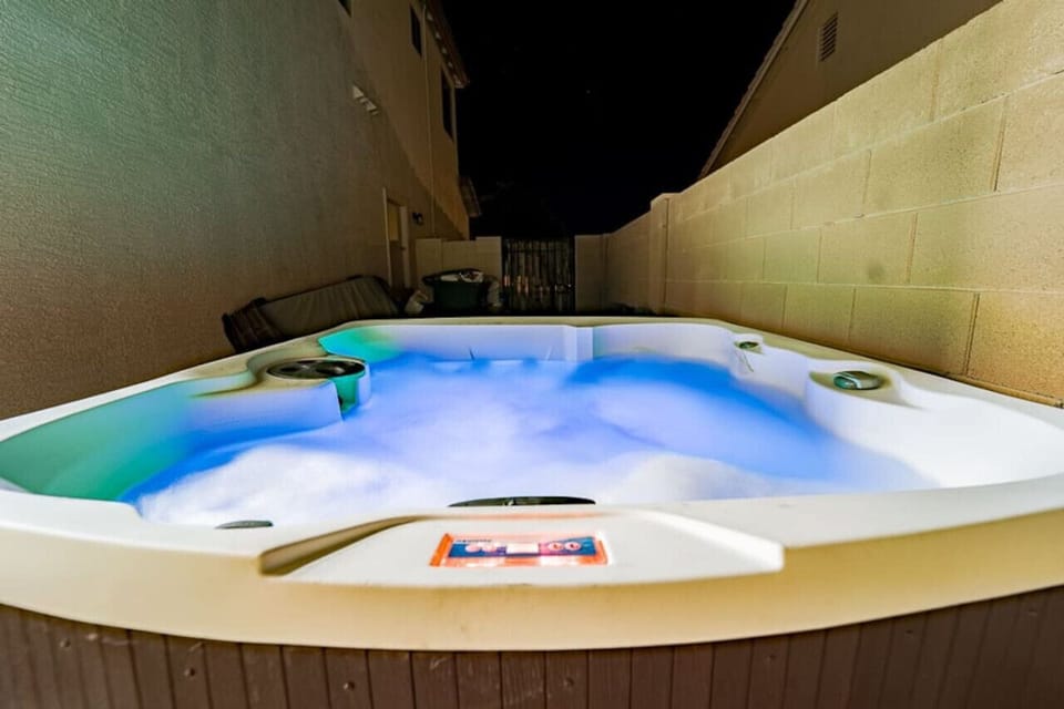 ♨️ Private Hot Tub Under the Arizona Sky — Soak, relax, and enjoy peaceful evenings in the private spa after a day of exploring or enjoying Bella Bella’s entertainment spaces.