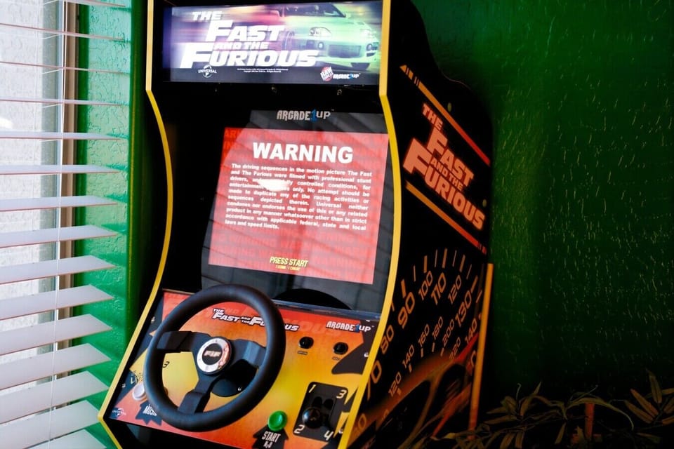 🕹️ Arcade Fun at Bella Bella — Add some excitement to your stay with classic arcade gaming, bringing extra entertainment for kids, families, and groups looking for a fun Arizona getaway.