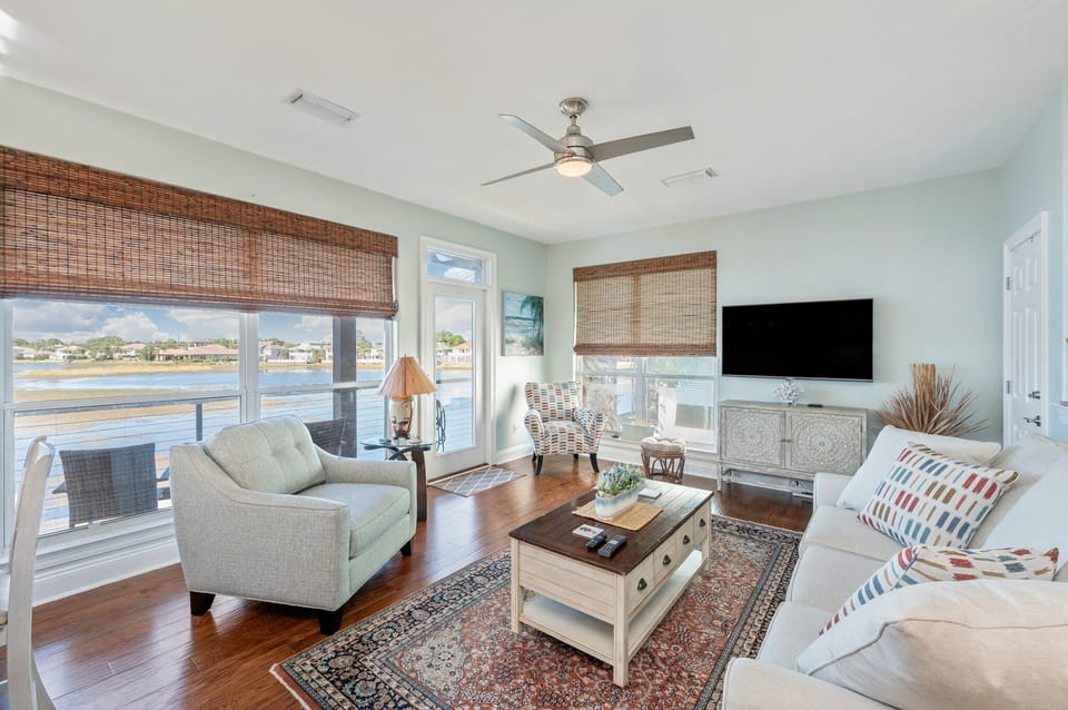 Spacious living room with lake front views.