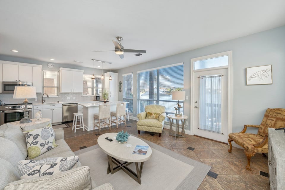 Spacious Living room