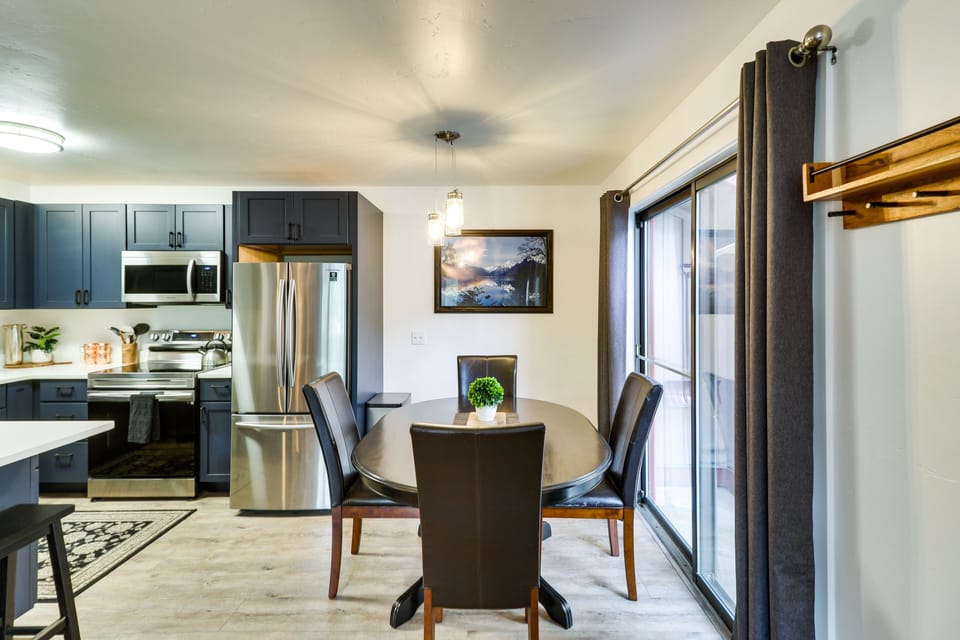 Dining Area | Dishware & Flatware
