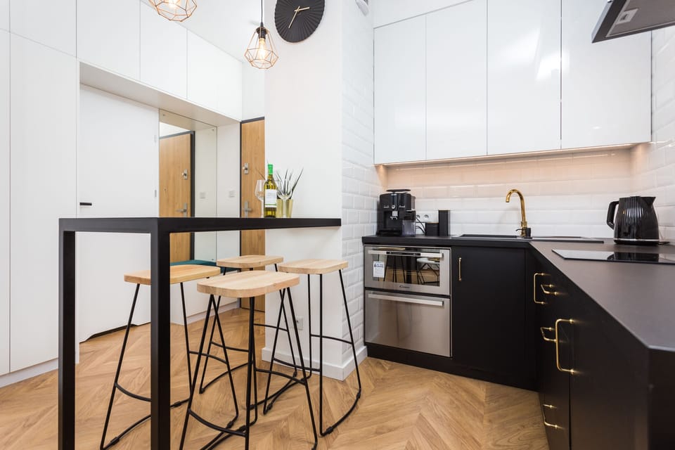 Mini-fridge, microwave, oven, stovetop