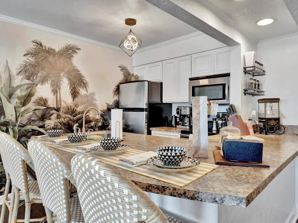Breakfast bar goals! Start your day in paradise with a side of tropical vibes